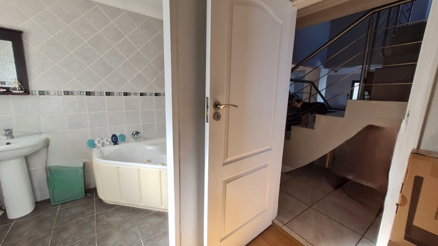3 Bedroom Property for Sale in Dana Bay Western Cape